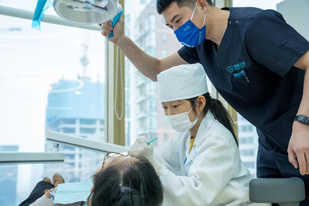 你会刷牙吗?这个年龄段孩子几乎没有能正确刷牙的……休闲区蓝鸢梦想 - Www.slyday.coM 你会刷牙吗?这个年龄段孩子几乎没有能正确刷牙的……休闲区蓝鸢梦想 - Www.slyday.coM