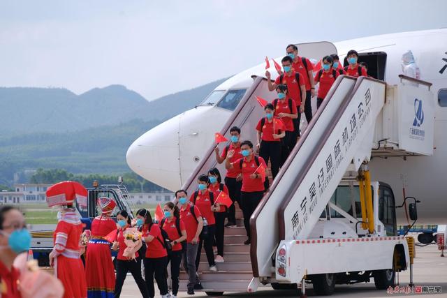 最高礼遇“过水门”!援沪46天,广西1584名医疗队员凯旋休闲区蓝鸢梦想 - Www.slyday.coM 最高礼遇“过水门”!援沪46天,广西1584名医疗队员凯旋休闲区蓝鸢梦想 - Www.slyday.coM