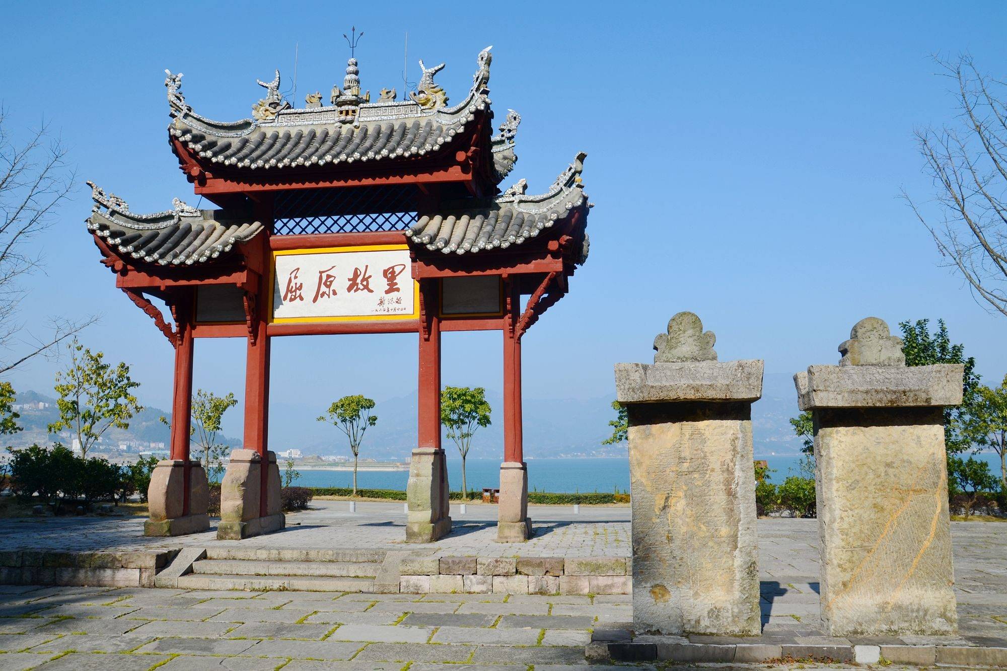 邓小平故居风水,住房的山名叫什么