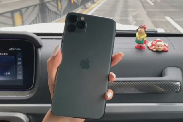 iPhone更新iOS 15.5系统后偷跑流量?苹果回应:恢复出厂设置休闲区蓝鸢梦想 - Www.slyday.coM iPhone更新iOS 15.5系统后偷跑流量?苹果回应:恢复出厂设置休闲区蓝鸢梦想 - Www.slyday.coM