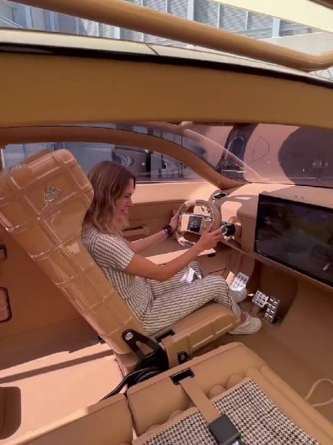 迈巴赫复古又科技范的概念车，拉开车门的一瞬间……