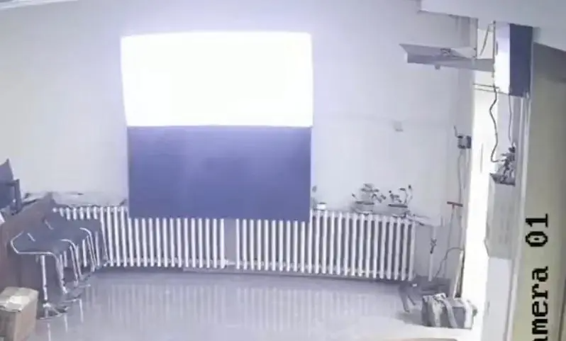 小米电视再被曝屏幕脱落!曾回应称罕见个例,网友:质量不过关休闲区蓝鸢梦想 - Www.slyday.coM 小米电视再被曝屏幕脱落!曾回应称罕见个例,网友:质量不过关休闲区蓝鸢梦想 - Www.slyday.coM