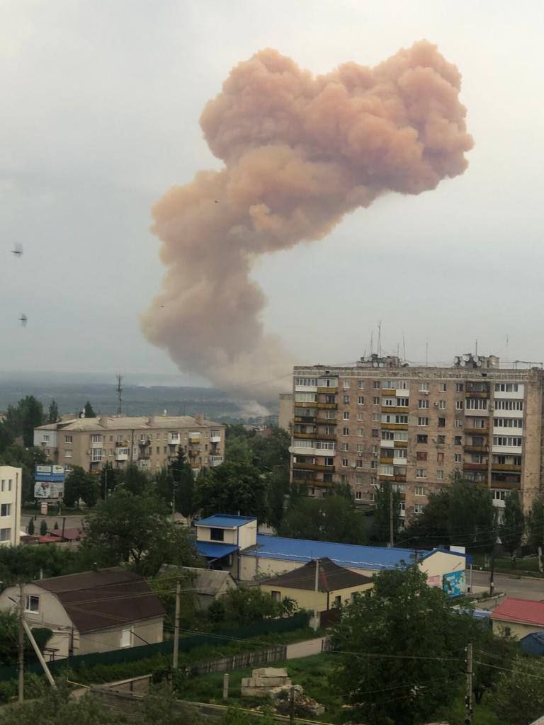 北顿涅茨克上空的烟雾 乌克兰媒体Euromaidan Press推特图