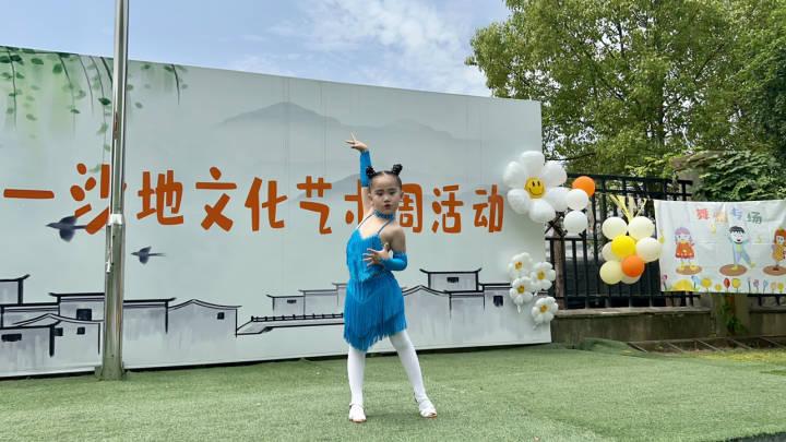 唱歌、跳舞、讲故事、演奏……河庄幼儿园的娃们秀才艺庆六一休闲区蓝鸢梦想 - Www.slyday.coM 唱歌、跳舞、讲故事、演奏……河庄幼儿园的娃们秀才艺庆六一休闲区蓝鸢梦想 - Www.slyday.coM