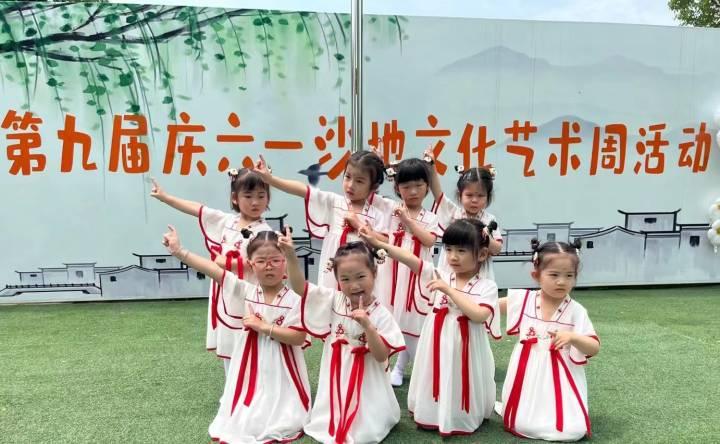 唱歌、跳舞、讲故事、演奏……河庄幼儿园的娃们秀才艺庆六一休闲区蓝鸢梦想 - Www.slyday.coM 唱歌、跳舞、讲故事、演奏……河庄幼儿园的娃们秀才艺庆六一休闲区蓝鸢梦想 - Www.slyday.coM