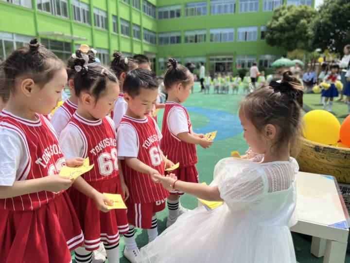 唱歌、跳舞、讲故事、演奏……河庄幼儿园的娃们秀才艺庆六一休闲区蓝鸢梦想 - Www.slyday.coM 唱歌、跳舞、讲故事、演奏……河庄幼儿园的娃们秀才艺庆六一休闲区蓝鸢梦想 - Www.slyday.coM