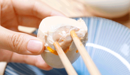 自制咸鸭蛋,方法原来这么简单!简单2招,个个流油出沙,专治夏天没胃口休闲区蓝鸢梦想 - Www.slyday.coM 自制咸鸭蛋,方法原来这么简单!简单2招,个个流油出沙,专治夏天没胃口休闲区蓝鸢梦想 - Www.slyday.coM