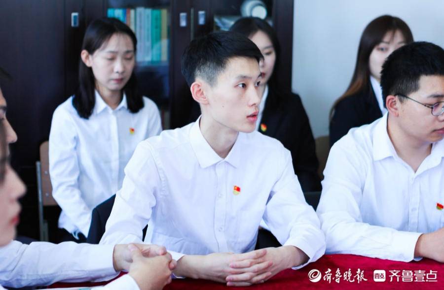 毕业前的“特殊党课”,山东圣翰财贸职业学院党员毕业生共上一课休闲区蓝鸢梦想 - Www.slyday.coM 毕业前的“特殊党课”,山东圣翰财贸职业学院党员毕业生共上一课休闲区蓝鸢梦想 - Www.slyday.coM