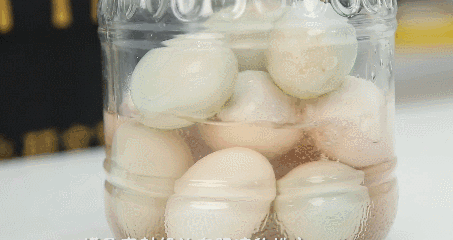 自制咸鸭蛋,方法原来这么简单!简单2招,个个流油出沙,专治夏天没胃口休闲区蓝鸢梦想 - Www.slyday.coM 自制咸鸭蛋,方法原来这么简单!简单2招,个个流油出沙,专治夏天没胃口休闲区蓝鸢梦想 - Www.slyday.coM