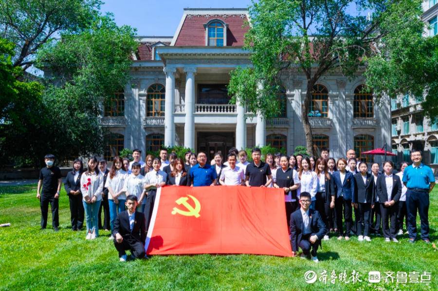 毕业前的“特殊党课”,山东圣翰财贸职业学院党员毕业生共上一课休闲区蓝鸢梦想 - Www.slyday.coM 毕业前的“特殊党课”,山东圣翰财贸职业学院党员毕业生共上一课休闲区蓝鸢梦想 - Www.slyday.coM