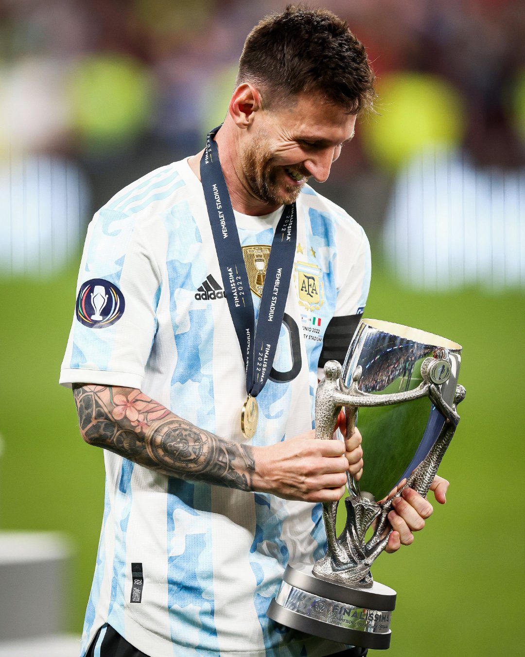 梅西C罗巅峰对决天下足球还原十年绝代双骄的真实较量