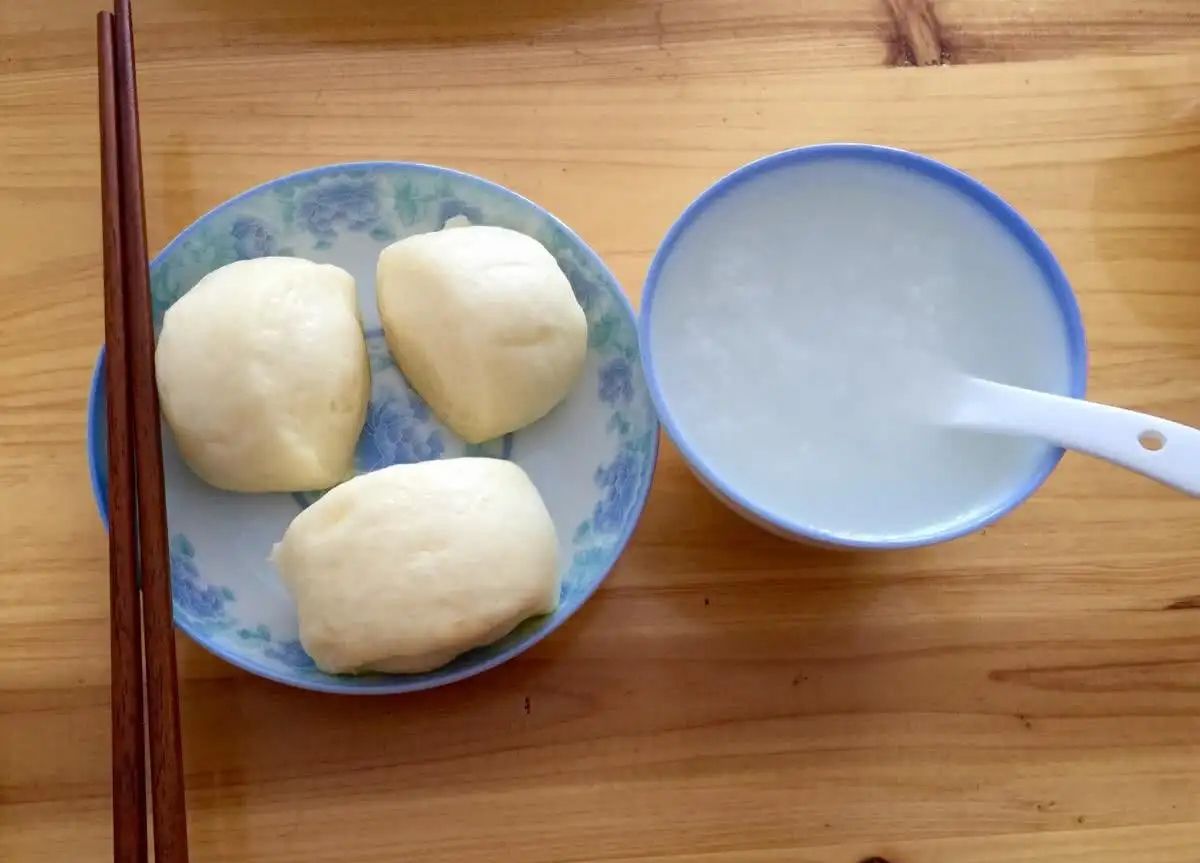 建议中老年人：早餐少吃馒头和稀饭，多吃这5样，低脂饱腹又健康