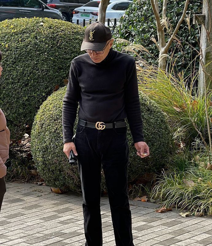 这是我见过最时髦的上海爷爷：不穿老年装，爱戴帽子，优雅又随性