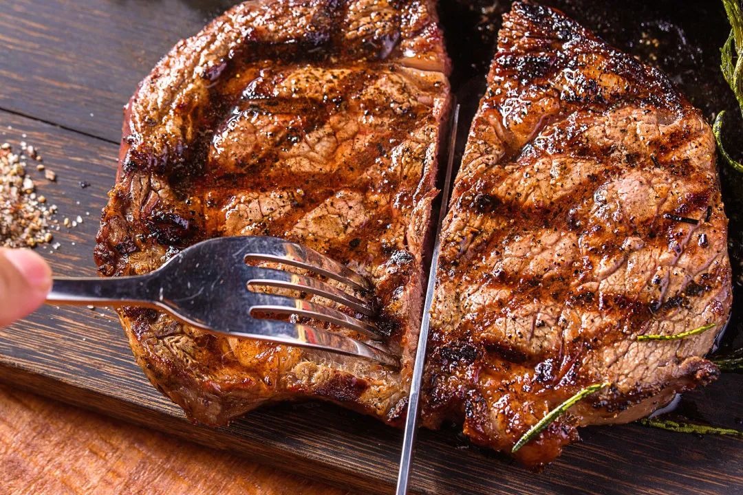 常吃的这种肉竟是胶水粘的?再便宜也不要买,品质差,营养低,别再掉坑了~休闲区蓝鸢梦想 - Www.slyday.coM 常吃的这种肉竟是胶水粘的?再便宜也不要买,品质差,营养低,别再掉坑了~休闲区蓝鸢梦想 - Www.slyday.coM