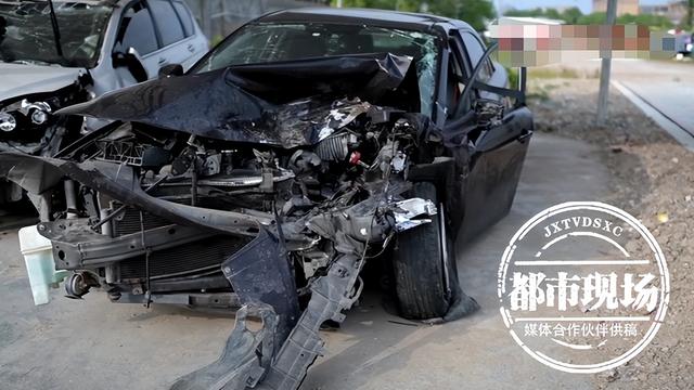 高架上女司机逆行,两车迎面相撞,现场惨烈休闲区蓝鸢梦想 - Www.slyday.coM 高架上女司机逆行,两车迎面相撞,现场惨烈休闲区蓝鸢梦想 - Www.slyday.coM