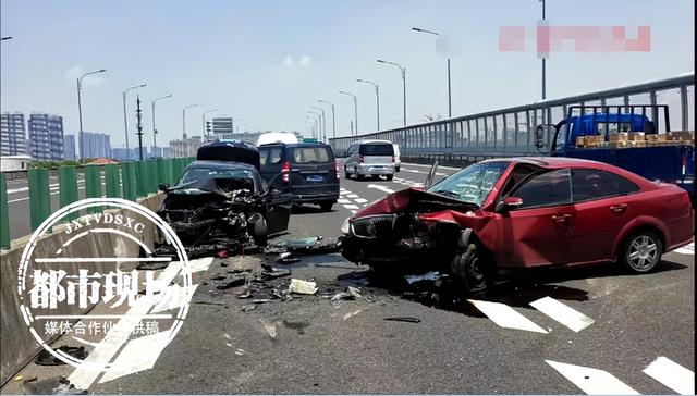 高架上女司机逆行,两车迎面相撞,现场惨烈休闲区蓝鸢梦想 - Www.slyday.coM 高架上女司机逆行,两车迎面相撞,现场惨烈休闲区蓝鸢梦想 - Www.slyday.coM