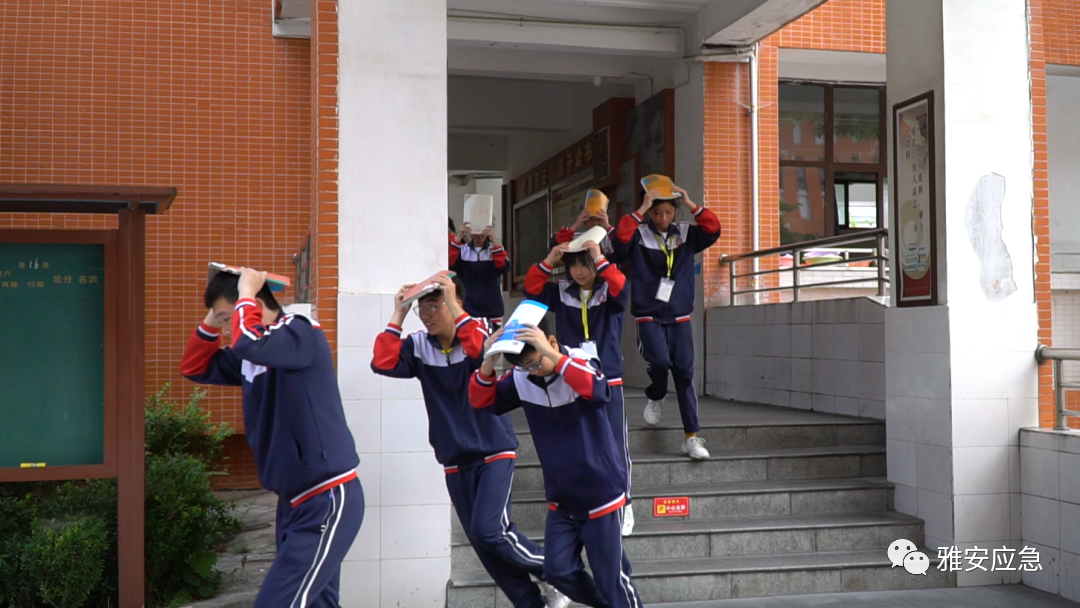 四川雅安地震已造成4人遇难41人受伤!1秒避险视频热传,前一天曾开展应急演练休闲区蓝鸢梦想 - Www.slyday.coM 四川雅安地震已造成4人遇难41人受伤!1秒避险视频热传,前一天曾开展应急演练休闲区蓝鸢梦想 - Www.slyday.coM