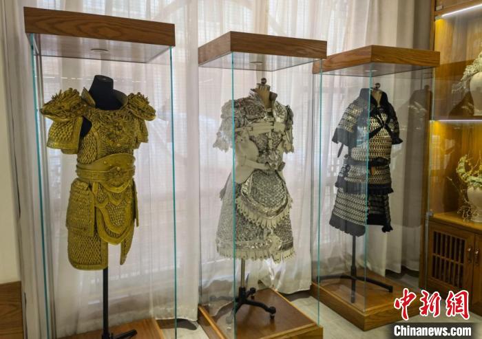 国风手艺人雁鸿:用废弃易拉罐做龙舟期待又制作出“爆款”(图1) 国风手艺人雁鸿:用废弃易拉罐做龙舟期待又制作出“爆款”(图1)