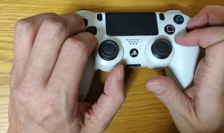 究竟有多少种“反人类”的手柄握法?休闲区蓝鸢梦想 - Www.slyday.coM 究竟有多少种“反人类”的手柄握法?休闲区蓝鸢梦想 - Www.slyday.coM