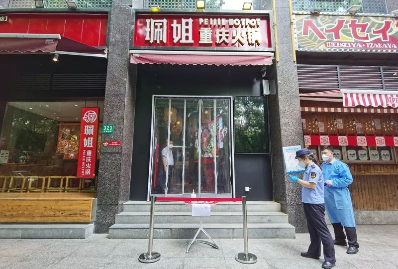 上海人微信群流传:餐饮复工后厨房脏得不能看?都是积压库存?(图10) 上海人微信群流传:餐饮复工后厨房脏得不能看?都是积压库存?(图10)