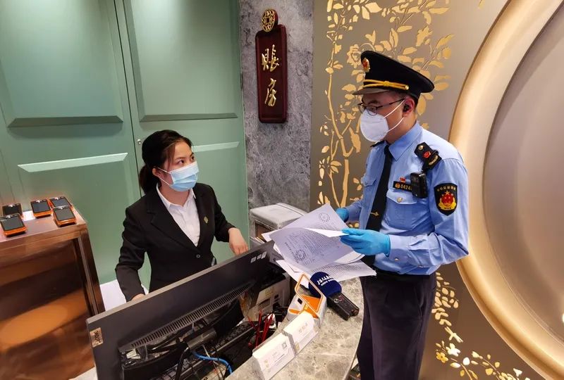 上海人微信群流传:餐饮复工后厨房脏得不能看?都是积压库存?(图8) 上海人微信群流传:餐饮复工后厨房脏得不能看?都是积压库存?(图8)
