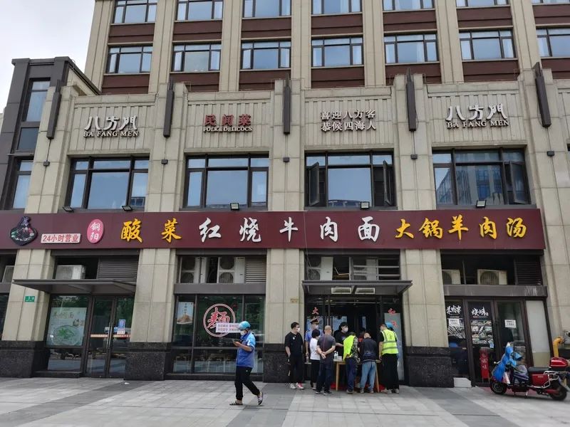 上海人微信群流传:餐饮复工后厨房脏得不能看?都是积压库存?(图2) 上海人微信群流传:餐饮复工后厨房脏得不能看?都是积压库存?(图2)