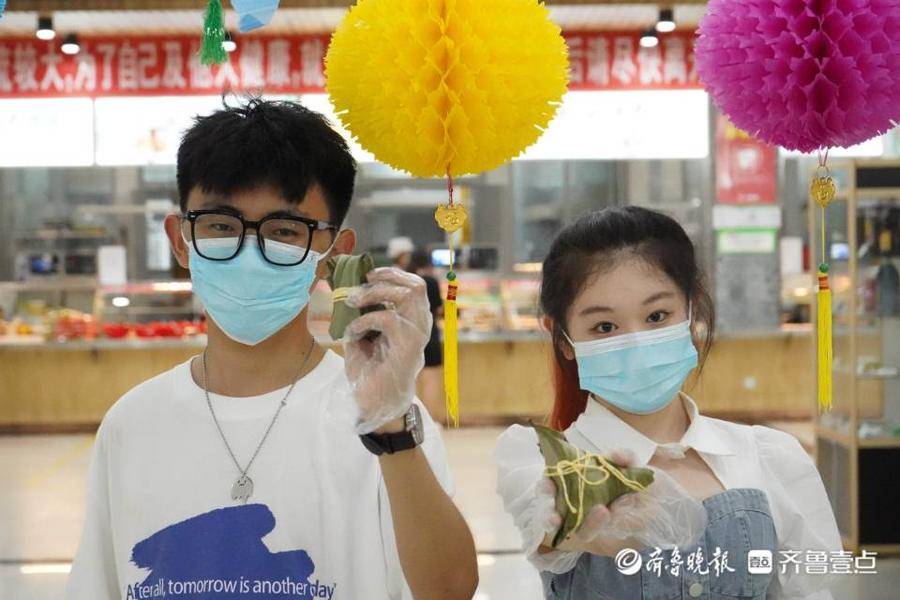 太暖了!鲁东大学给全体在校学生免费发放粽子和鸡蛋休闲区蓝鸢梦想 - Www.slyday.coM 太暖了!鲁东大学给全体在校学生免费发放粽子和鸡蛋休闲区蓝鸢梦想 - Www.slyday.coM