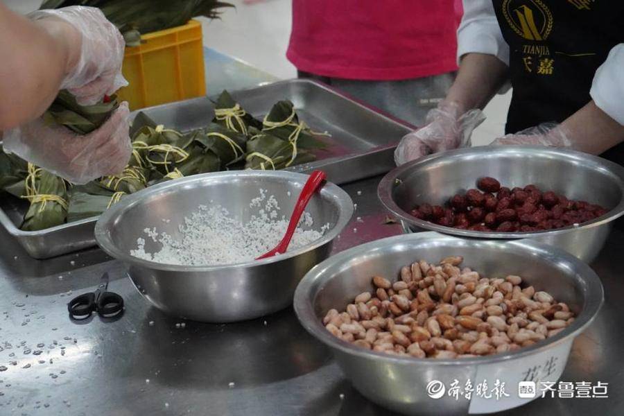 太暖了!鲁东大学给全体在校学生免费发放粽子和鸡蛋休闲区蓝鸢梦想 - Www.slyday.coM 太暖了!鲁东大学给全体在校学生免费发放粽子和鸡蛋休闲区蓝鸢梦想 - Www.slyday.coM