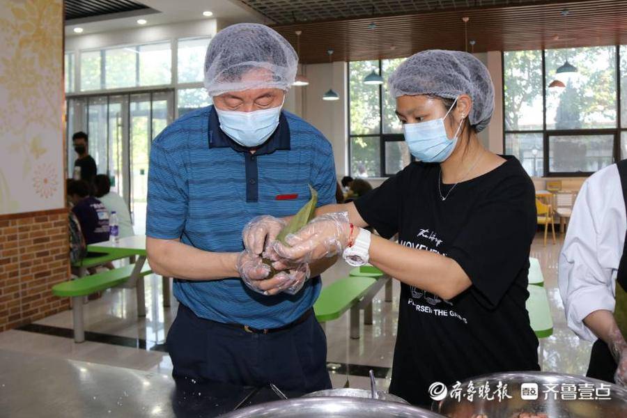 太暖了!鲁东大学给全体在校学生免费发放粽子和鸡蛋休闲区蓝鸢梦想 - Www.slyday.coM 太暖了!鲁东大学给全体在校学生免费发放粽子和鸡蛋休闲区蓝鸢梦想 - Www.slyday.coM