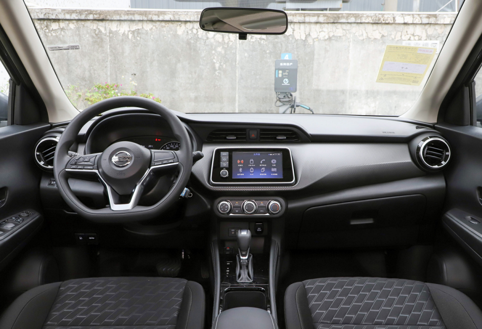 油价高涨不敢开车?这8款SUV排量不高,油耗极低