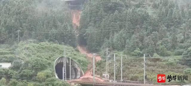 D2809次列车脱线时险坠桥,事发地村支书讲述:几十年来第一次发生泥石流休闲区蓝鸢梦想 - Www.slyday.coM D2809次列车脱线时险坠桥,事发地村支书讲述:几十年来第一次发生泥石流休闲区蓝鸢梦想 - Www.slyday.coM