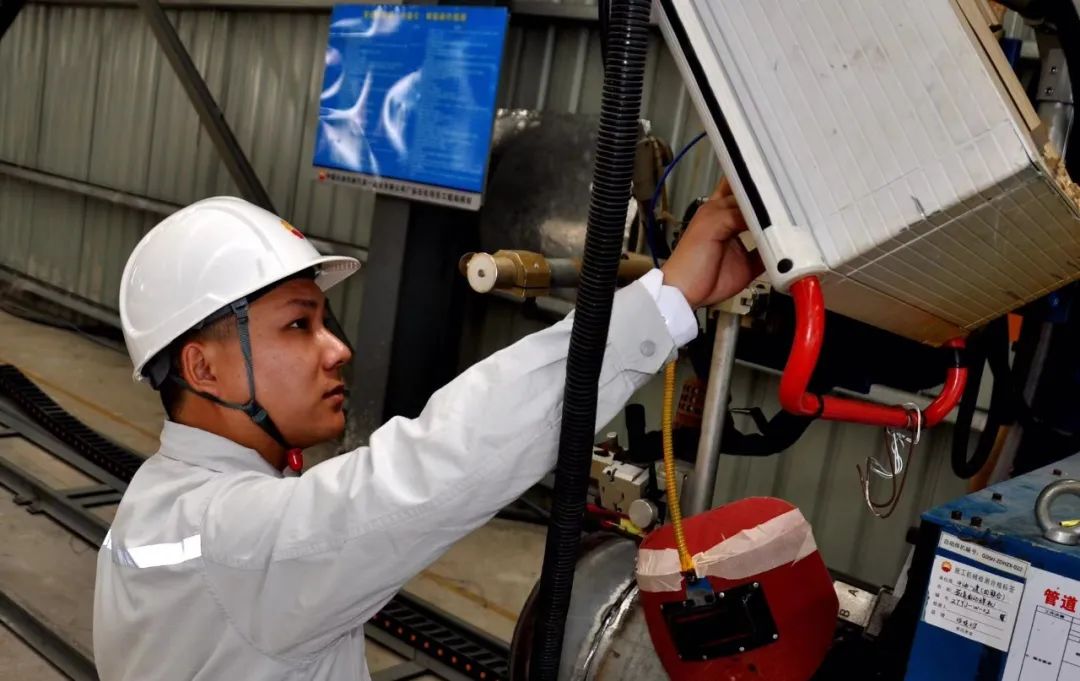 21岁获国际大奖,23岁被总书记接见,菜农的孩子如何逆袭?休闲区蓝鸢梦想 - Www.slyday.coM 21岁获国际大奖,23岁被总书记接见,菜农的孩子如何逆袭?休闲区蓝鸢梦想 - Www.slyday.coM