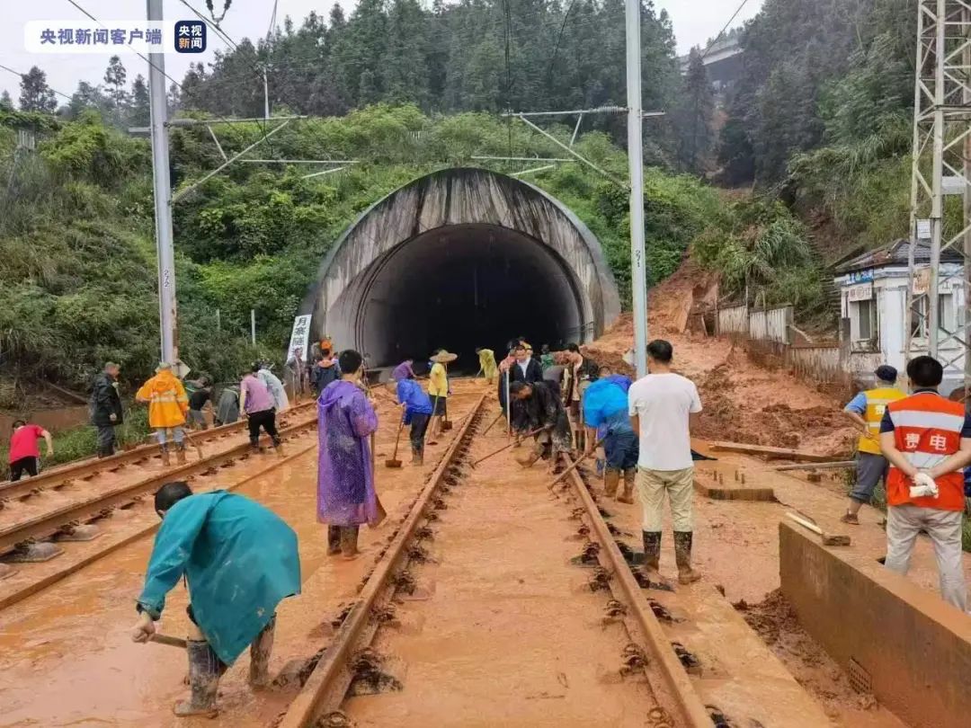 D2809殉职司机名叫杨勇,生前5秒内紧急制动列车休闲区蓝鸢梦想 - Www.slyday.coM D2809殉职司机名叫杨勇,生前5秒内紧急制动列车休闲区蓝鸢梦想 - Www.slyday.coM