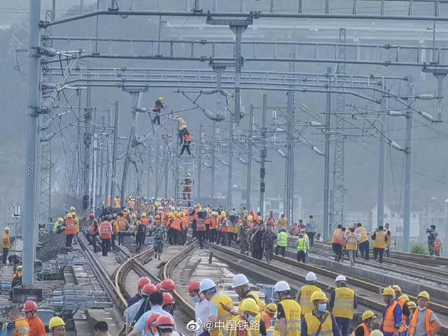 D2809列车撞上突发泥石流脱线,专家:殉职司机的5秒反应时间已属相当及时休闲区蓝鸢梦想 - Www.slyday.coM D2809列车撞上突发泥石流脱线,专家:殉职司机的5秒反应时间已属相当及时休闲区蓝鸢梦想 - Www.slyday.coM