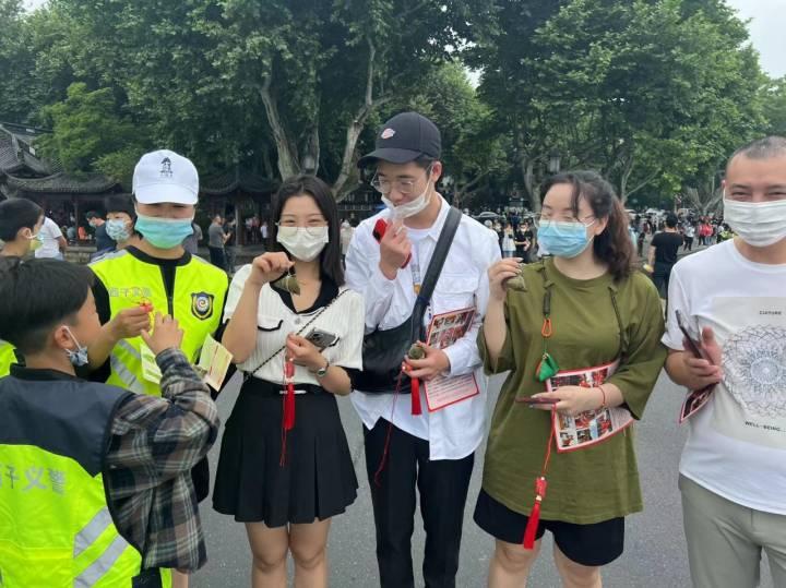 这个端午节,反诈也很“粽”要,去西湖边还能收获一个“反诈香囊”休闲区蓝鸢梦想 - Www.slyday.coM 这个端午节,反诈也很“粽”要,去西湖边还能收获一个“反诈香囊”休闲区蓝鸢梦想 - Www.slyday.coM