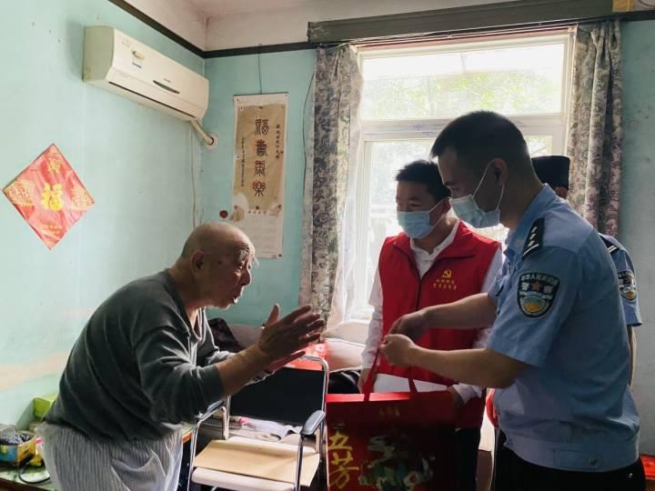 这个端午节,反诈也很“粽”要,去西湖边还能收获一个“反诈香囊”休闲区蓝鸢梦想 - Www.slyday.coM 这个端午节,反诈也很“粽”要,去西湖边还能收获一个“反诈香囊”休闲区蓝鸢梦想 - Www.slyday.coM