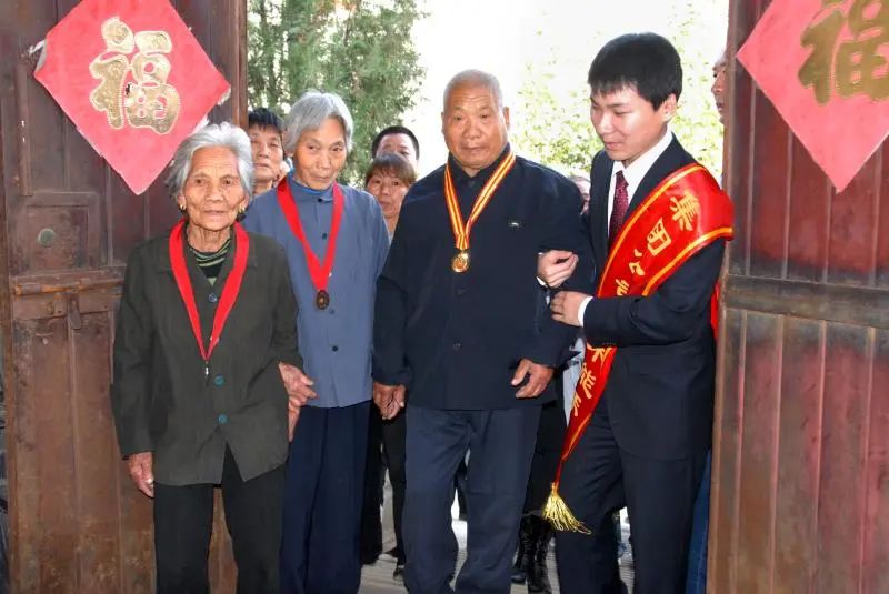 21岁获国际大奖,23岁被总书记接见,菜农的孩子如何逆袭?休闲区蓝鸢梦想 - Www.slyday.coM 21岁获国际大奖,23岁被总书记接见,菜农的孩子如何逆袭?休闲区蓝鸢梦想 - Www.slyday.coM