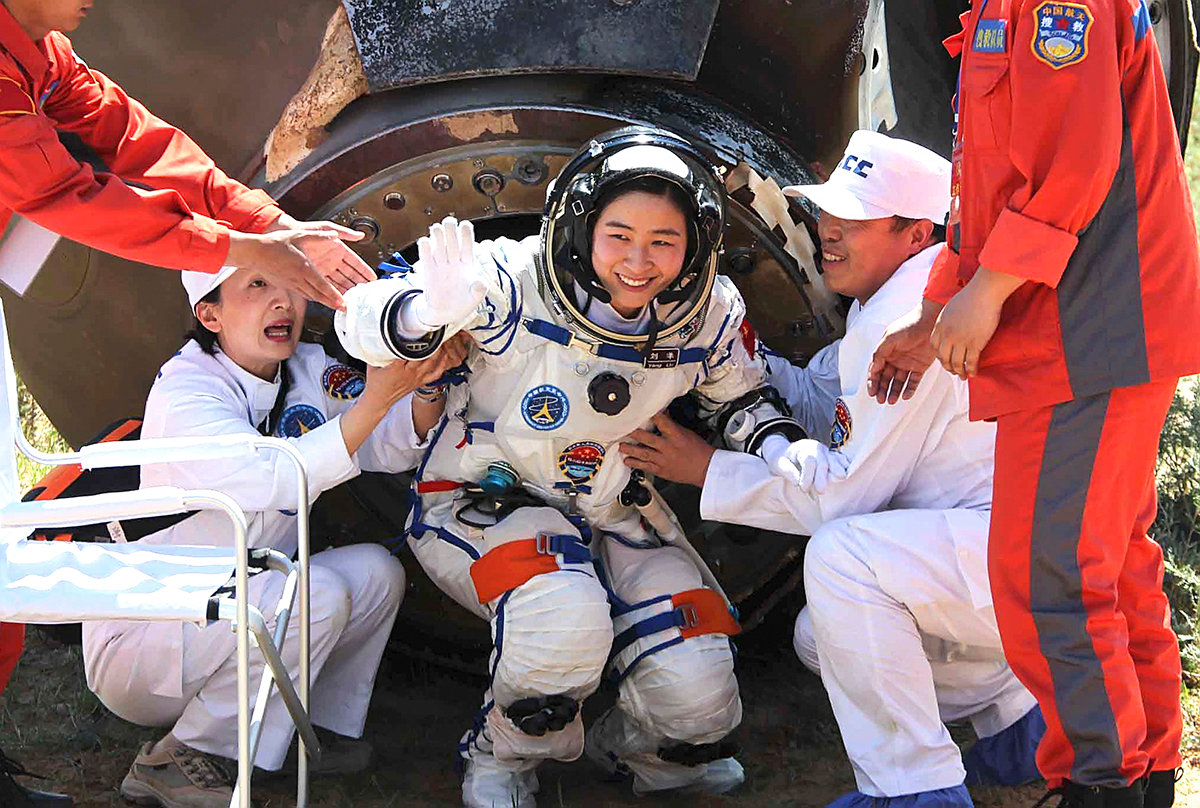 优秀的人从不会停下攀登的脚步！首位女航天员刘洋10年后再飞天 - 哔哩哔哩