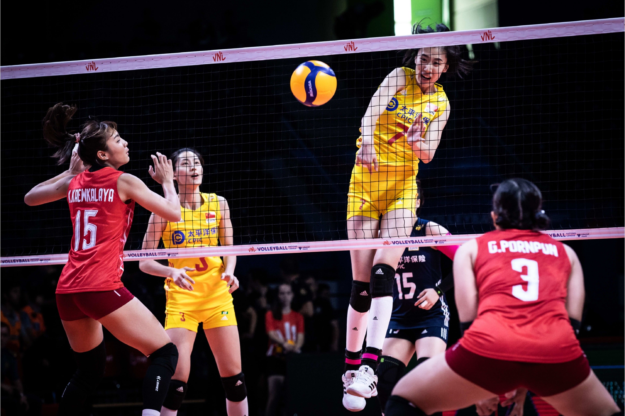 中国女排2比3负于泰国队遭遇首场失利休闲区蓝鸢梦想 - Www.slyday.coM 中国女排2比3负于泰国队遭遇首场失利休闲区蓝鸢梦想 - Www.slyday.coM