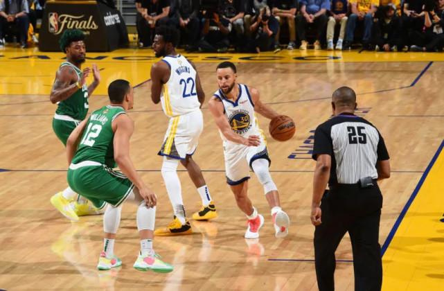 库里身披绿军战袍凯尔特人战术体系彻底重构三分时代再度降临NBA