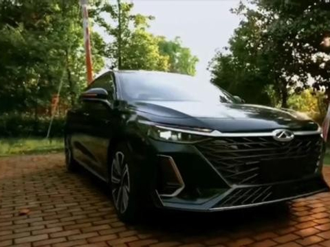 奇瑞这次上心了，实拍新款艾瑞泽8，1.6T+四排气，更具档次感