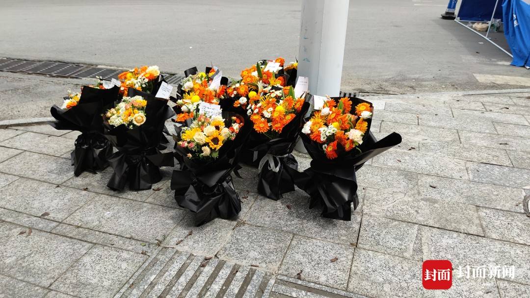 连接D2809车头的8号车厢:乘客瞬间被甩在过道上 敲碎了车窗玻璃却像布一样取不掉休闲区蓝鸢梦想 - Www.slyday.coM 连接D2809车头的8号车厢:乘客瞬间被甩在过道上 敲碎了车窗玻璃却像布一样取不掉休闲区蓝鸢梦想 - Www.slyday.coM