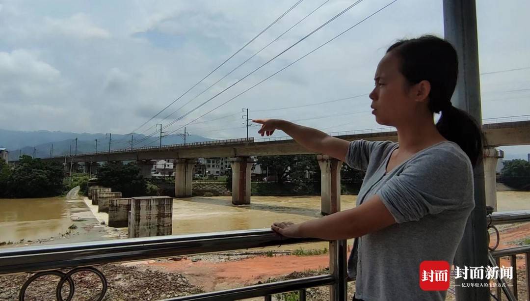 连接D2809车头的8号车厢:乘客瞬间被甩在过道上 敲碎了车窗玻璃却像布一样取不掉休闲区蓝鸢梦想 - Www.slyday.coM 连接D2809车头的8号车厢:乘客瞬间被甩在过道上 敲碎了车窗玻璃却像布一样取不掉休闲区蓝鸢梦想 - Www.slyday.coM