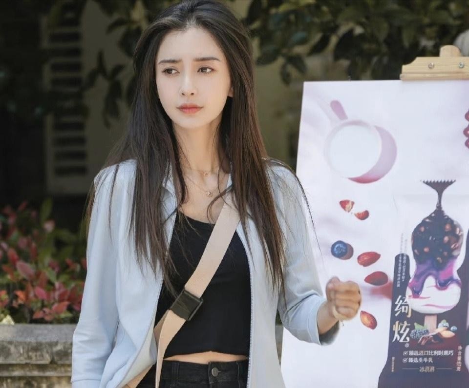 30岁+的女星有多迷人?看看杨幂的曲线、唐诗逸的身段就懂了
