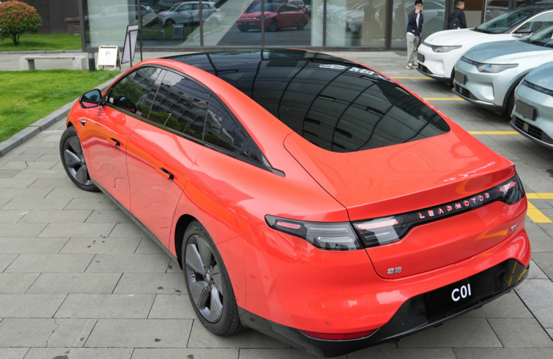 18万起售的零跑C01,能赢销量顶流比亚迪汉EV?