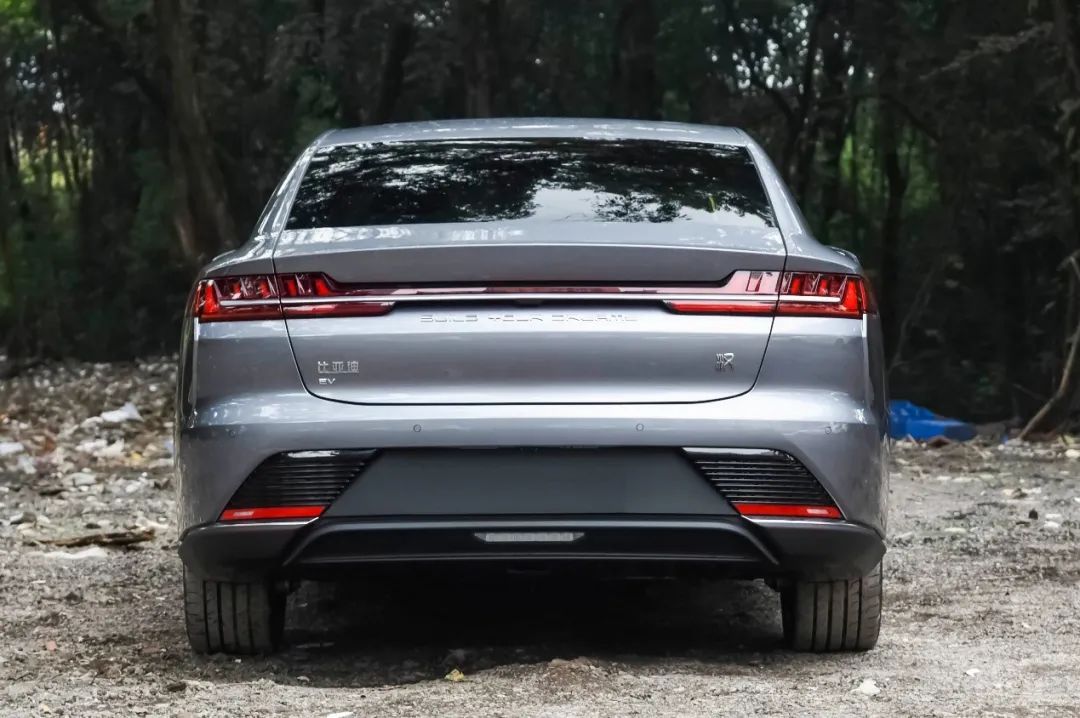 18万起售的零跑C01,能赢销量顶流比亚迪汉EV?