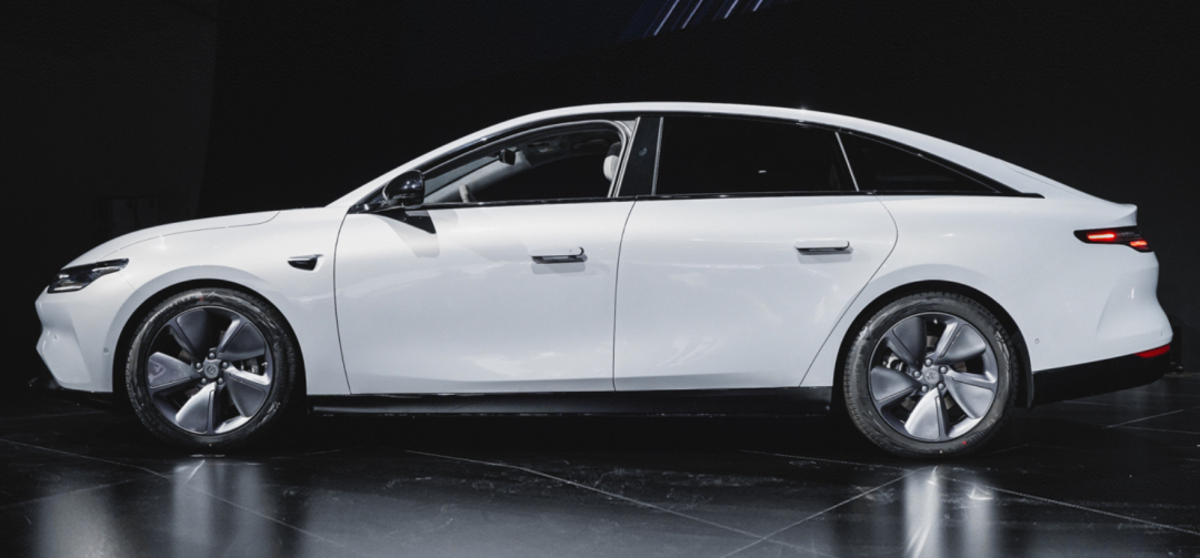 18万起售的零跑C01,能赢销量顶流比亚迪汉EV?