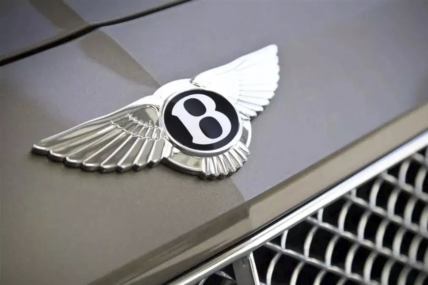 彼夕乐:添越长轴距版重新定义超豪华SUV细分市场休闲区蓝鸢梦想 - Www.slyday.coM 彼夕乐:添越长轴距版重新定义超豪华SUV细分市场休闲区蓝鸢梦想 - Www.slyday.coM