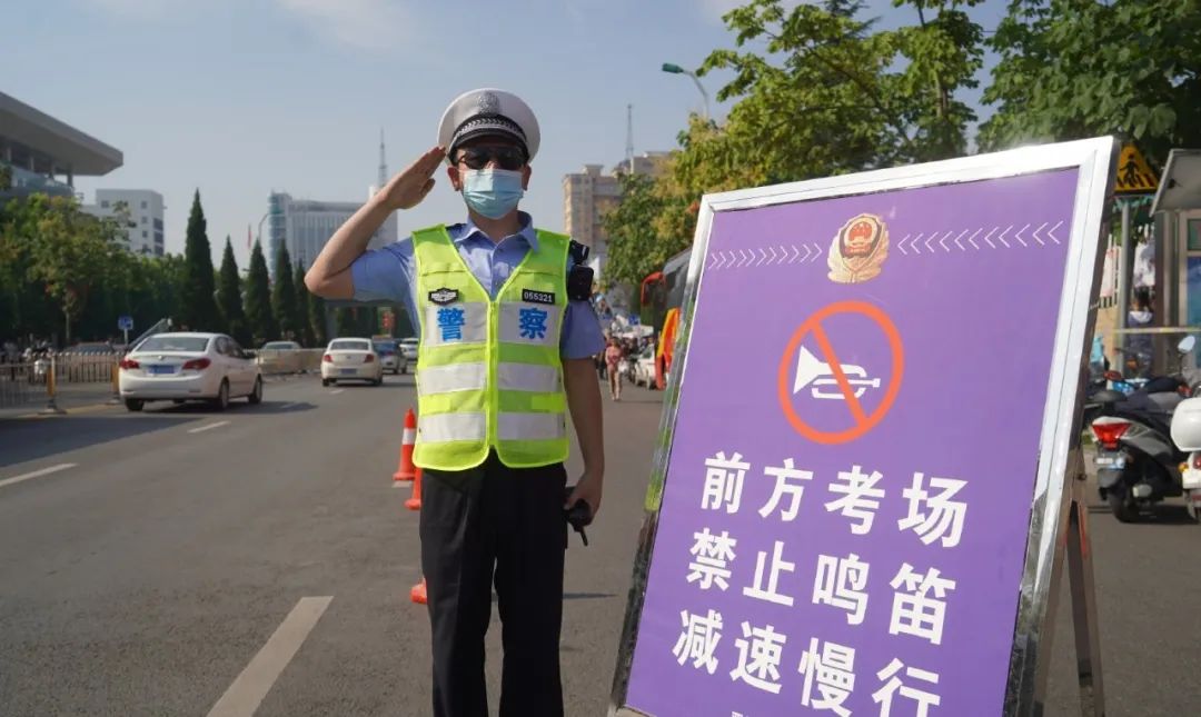 太原高考首日!直击现场!妈妈们穿旗袍为孩子们加油休闲区蓝鸢梦想 - Www.slyday.coM 太原高考首日!直击现场!妈妈们穿旗袍为孩子们加油休闲区蓝鸢梦想 - Www.slyday.coM