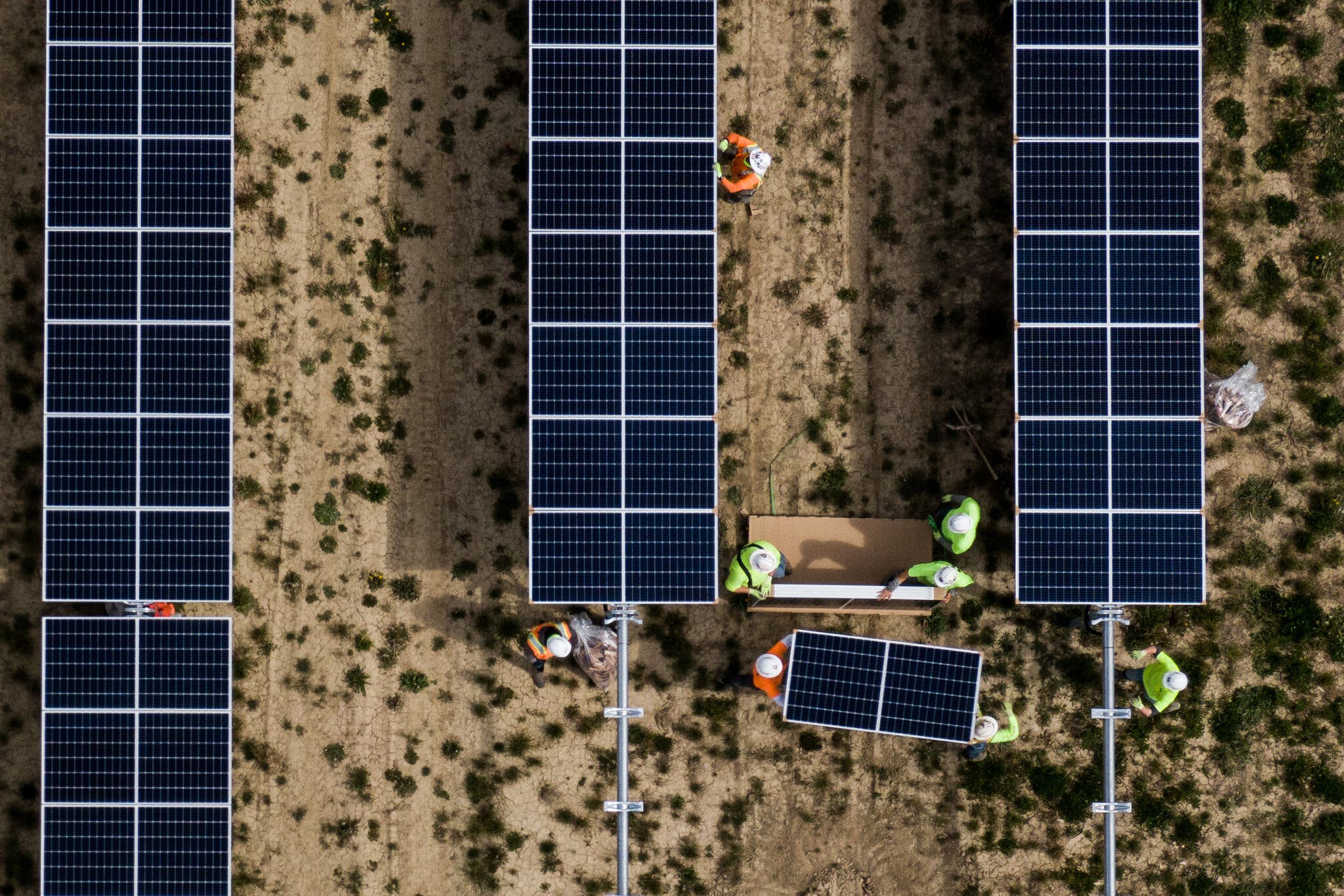 美国密歇根州安装的太阳能电池板，图自美媒
